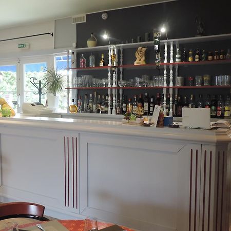 Hotel Restaurant Le Chalet Guemene-Penfao Екстер'єр фото