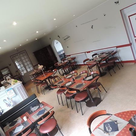 Hotel Restaurant Le Chalet Guemene-Penfao Екстер'єр фото